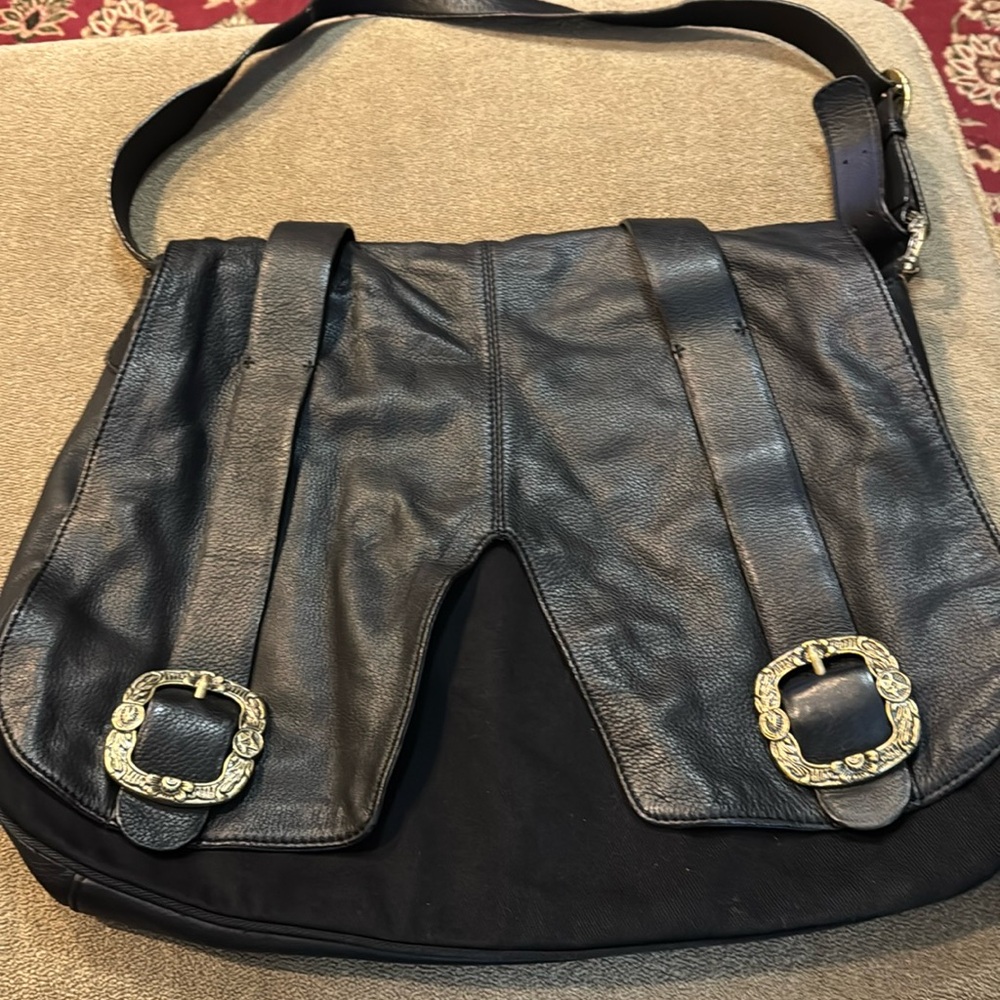 Gianni Bini Black Leather Large Shoulder Bag Purse (TD)